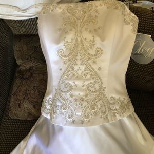 New wedding dress with tag